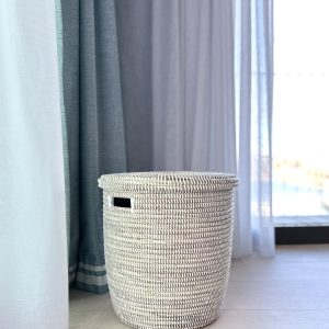 Afrikansk kurv med flatt lokk – hvit- medium