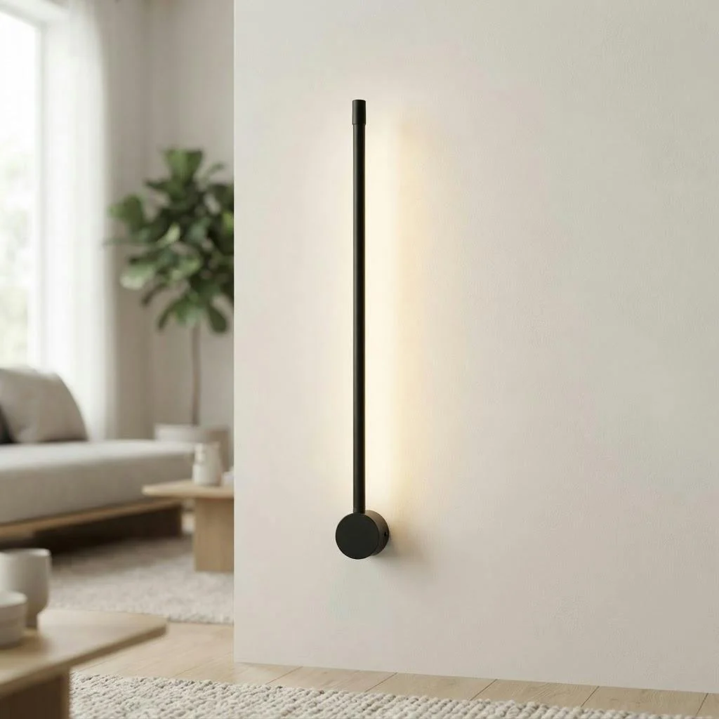 Lineær LED vegglampe – slank lyssøyle i sort - Image 3